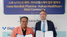 Kakao Healthcare CEO Hwang Hee and Novo Nordisk President Sacha Semienchuk during the MOU signing